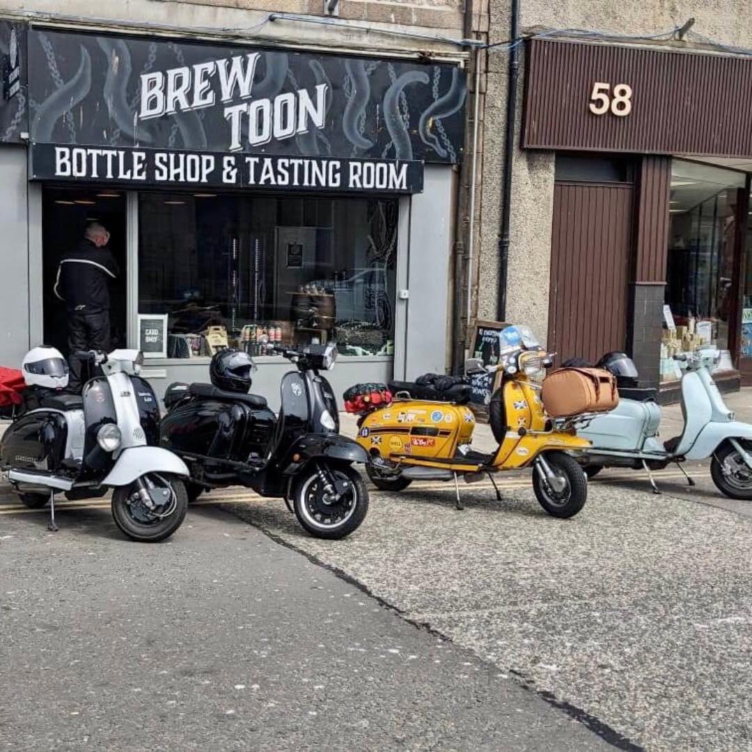 🛵🍻 TASTING ROOM 🍻🛵 

Cheers to Ewan and pals that came in by on Saturday afternoon.

They decided to finish off their NE250 in style, having some tasty pints in our Tasting Room. 

We hope you had a great time, and please come back again soon lads! 😎🍺