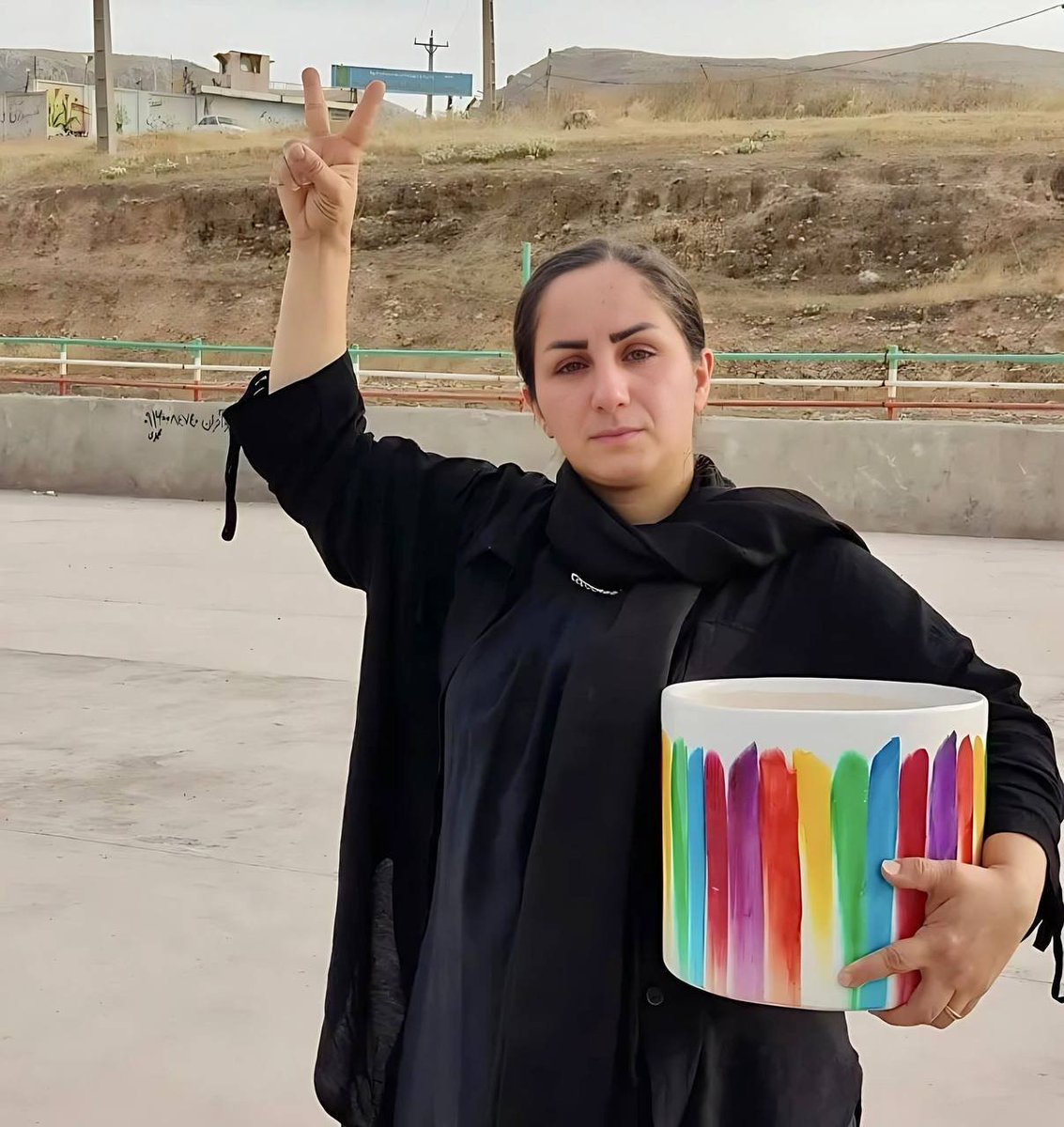 iran135's tweet photo. یکی به این زنیکه برسونه اینقدر خودت جر نده بدبخت؛ تو ته تهش میخوای بشی یکی مثل علینژاد؟!
چشمت دنبال کاسبی امثال اونه!
ای احمق نادون!
شماها مثل یه کالای فاسد شدنی هستین؛ تاریخ انقضاتون که تموم شد، مستقیم به سطل آشغالی هدایت میشین🤷‍♀️ https://t.co/8mmEMiCCHe
