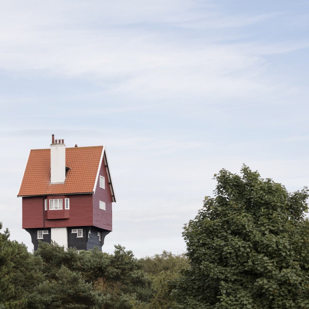 🧠 Think you know the difference between a bank and building society?
📜 Do you know when and why building societies were formed?
🧮 Can you guess how many banks and building societies there are in the UK?

Compare your answers to our blog 👇

suffolkbuildingsociety.co.uk/blog/differenc…