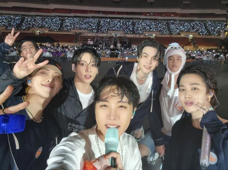 clodywll's tweet photo. Happy anniversary sayang-sayang nyaa akuu💜💜💜

#BTS10thAnniversary 
#BTSFesta2023 
#BTSARMY https://t.co/9FmqSkAAup