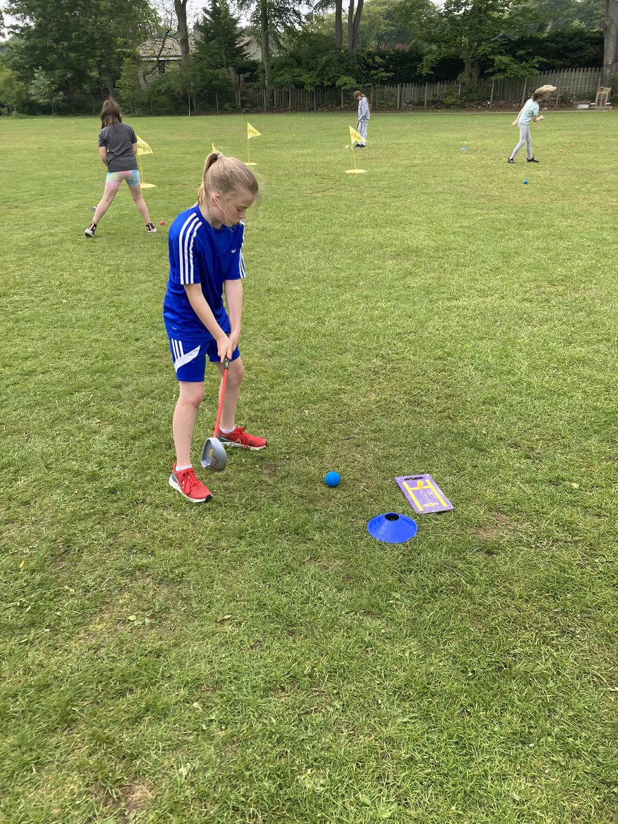 MrCarney7's tweet photo. P5/6 @Greenbraeschool enjoyed their golf lesson today. We focussed on chipping and distance control while putting. Thank you to @petermyers for  the ideas! https://t.co/B3fGYKbjEQ