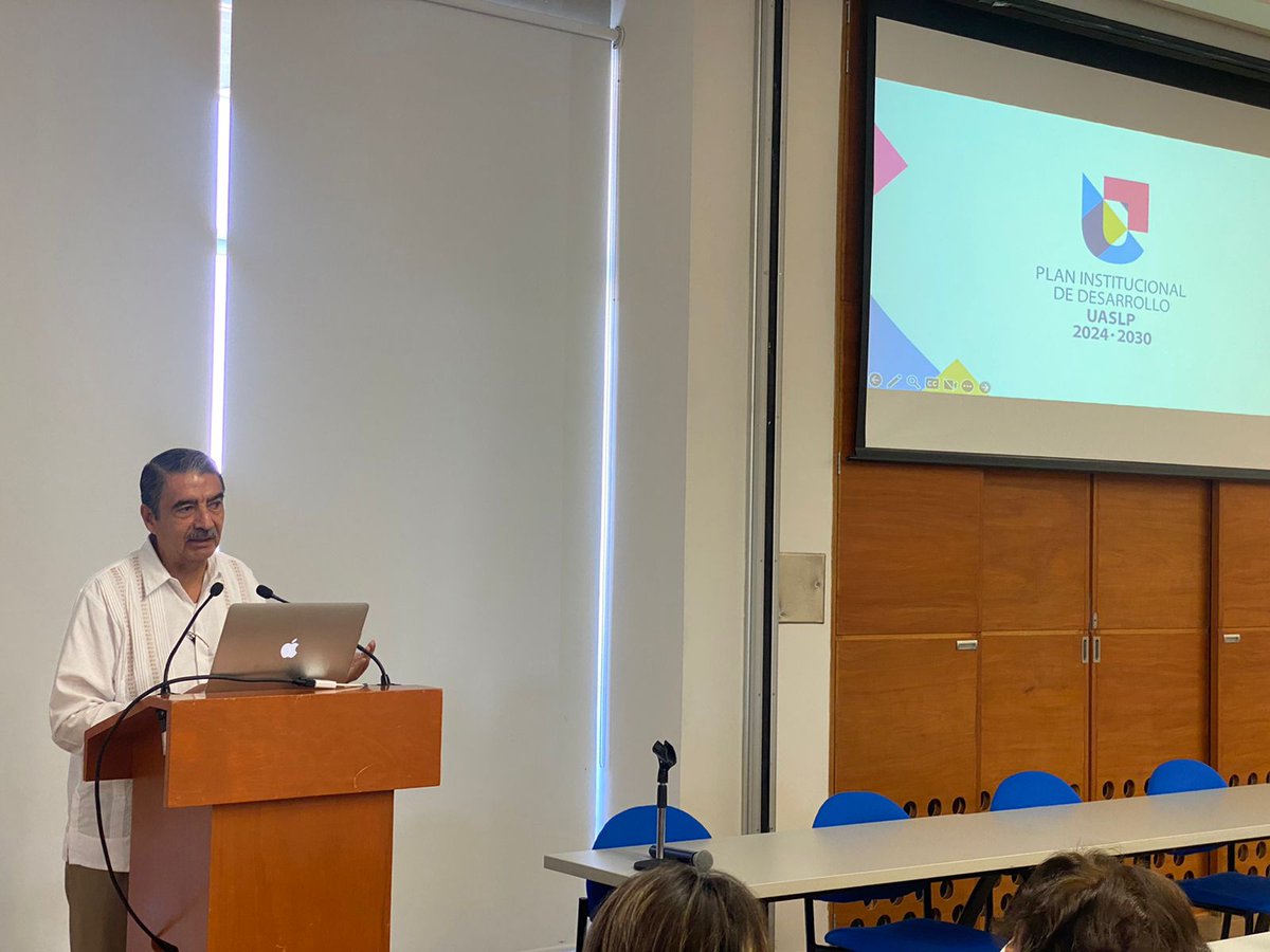 LaUASLP's tweet photo. Este día el rector @ZermenoDr presidió la sesión de la Comisión Institucional de Planeación que trabaja en la elaboración del Plan Institucional de Desarrollo (PIDE) de la Universidad Autónoma de San Luis Potosí para el periodo 2023–2030.

#CalidadUASLP #PIDE #UASLP https://t.co/s5JTU8dHFn