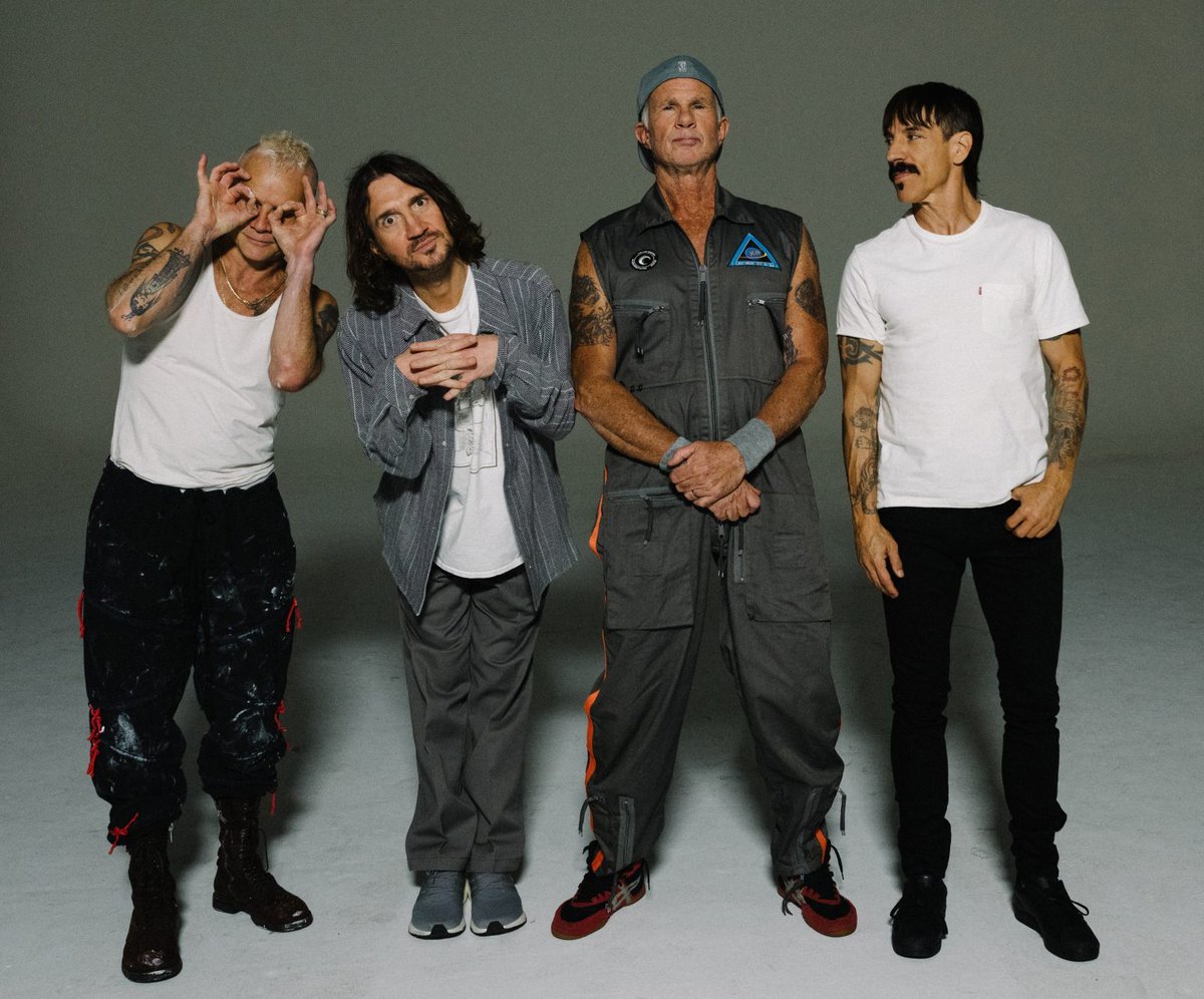 Fun music fact of the day, 
The initial name of the 'Red Hot Chili Peppers' was 'Tony Flow and the Majestic Masters of Mayhem'
#redhotchilipeppers #TonyFlow #music