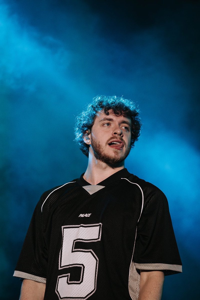 LordeUpdatesBR's tweet photo. For some reason, rapper Jack Harlow has posted a picture of Lorde on his Instagram Stories, with “Sober” playing and a goat emoji (🐐) https://t.co/xtsg7tt6rK