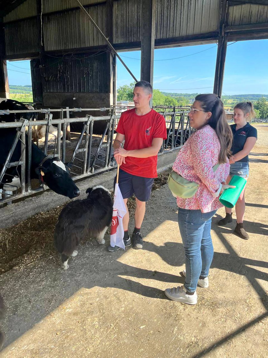 juliedelpech72's tweet photo. Aujourd'hui visite de la #Ferme Lait'Loges à #SaintGeorgesleGaultier 🐔

En vue du #PLOAA, j'avais intégré le groupe de travail sur l'installation et la #transmission. Cette visite était donc l'occasion d'échanger avec les #exploitants sur ce sujet majeur. 💬 https://t.co/i3dioeuf98