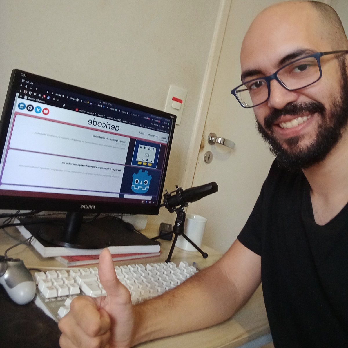 aericode_'s tweet image. Hi, I'm Eric Andrade 👋
⌨️I'm using Twitter as a microblog about programming
✅I'm a development intern at the Brazilian Electoral Court
🕹️I also like sharing my gamedev projects
🖥️I have a blog where I catalog and talk a bit more about my projects aericode.com