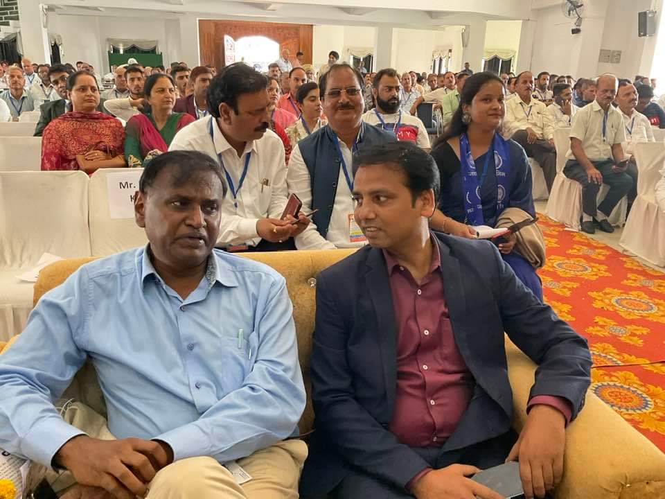 dromsudhaa's tweet photo. मशरूफ़ मैं बहुत हूँ पर बेख़बर नहीं https://t.co/1sBqHj5NO6