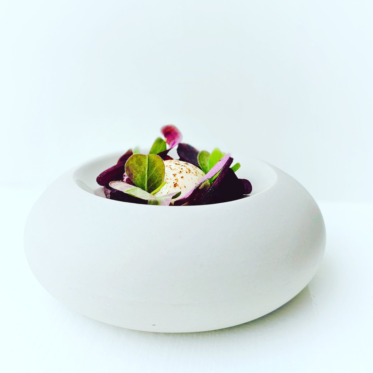 MichelinGuideUK's tweet photo. VÅR in Porvoo, Finland is awarded a #MICHELINStar23 in the #MICHELINGuideNORDIC https://t.co/zC00KCFtLV