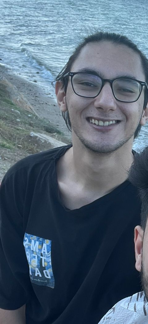 Press_82's tweet photo. 21. Adem OCAK Marmara Ereğli’de serinlemek için girdiği denize bir anda gözden kaybolduğu sahil güvenlik Komutanlığı ekipleri aramaktadı ve daha bulunmadığını ifade eden yakınları tek umutları evlatlarına kavuşmaktır. #Marmaraereğli #Marmaradenizi #Boğulmavakası #Kayıp https://t.co/VWf3KgtNHF