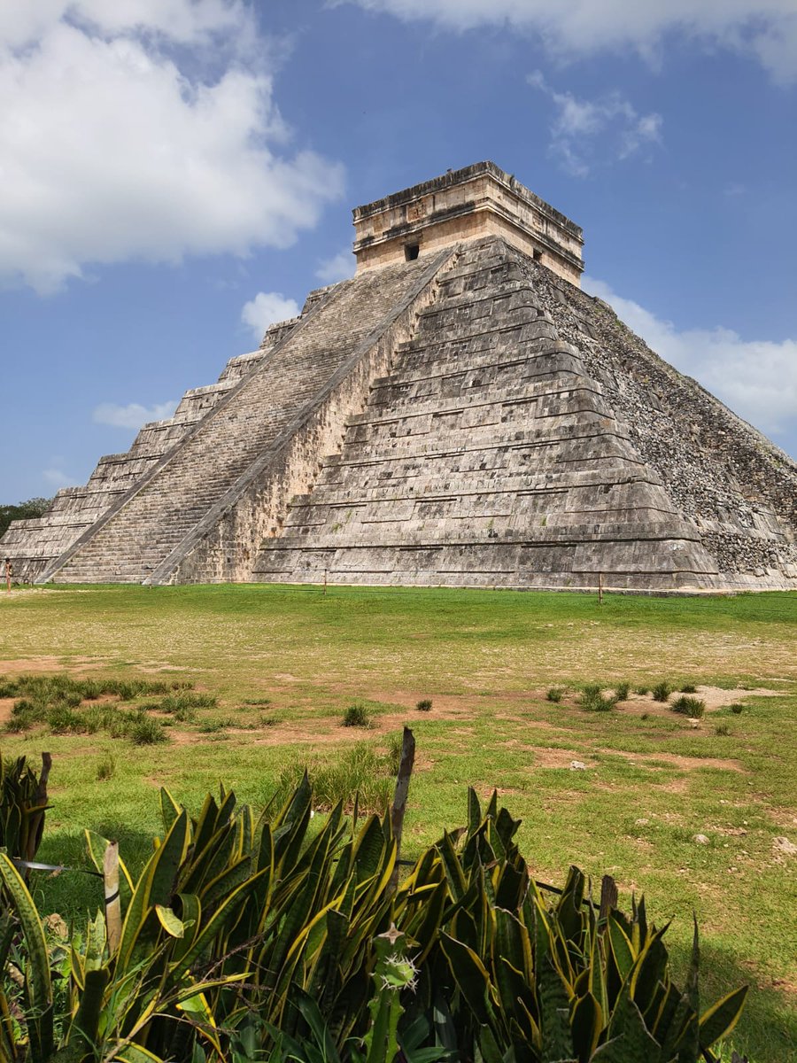 Ogni promessa é debito: rieccomi a Chichen Itza per la salvezza. Ho provato a corrompere le guardie per poter salire fino in cima ma non c'é stato verso. Fioretto compiuto. ✅️