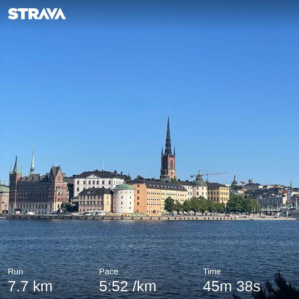 Kelly_Dcunha's tweet photo. Eating and and running my way through through Stockholm ahead of my first international conference at @ISBNPA!!

Excited to share our research on the prevalence and modifiability of  circadian rhythm disrupting eating behaviors and sleep patterns  in women after breast cancer. https://t.co/h1yBZtub7B