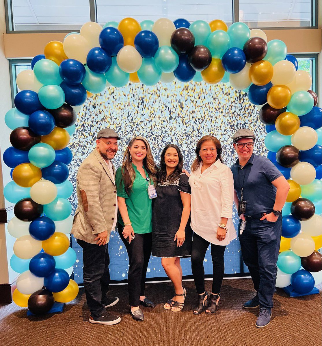 dre_social1's tweet image. Today, we celebrate the efforts and dedication of every single person on this team who supported DallasISD Bilingual Teachers in the Texas Reading Academies. Si👏🏻se👏🏻pudo👏🏻!!! #scienceofteachingreading #growingteachers @ReadBIGDallas @DrElenaSHill @ICanReadDallas @TeamDallasISD…