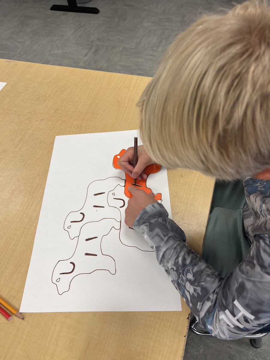 Millan_PHHS's tweet photo. Day 5, Monday: Art camp continues with 4th and 5th graders this week! We started with tessellations today ✍️ @MJones_ADM @CPrintz_ADM @SISD_FineArts @PHills_HS @MGardner_PHHS #TeamSISD https://t.co/BHZgQ4hcdU