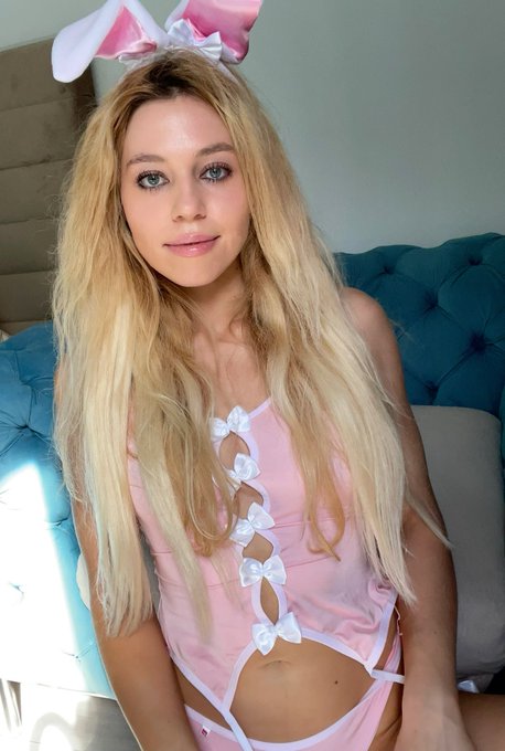 Your blonde bunny with love 💋 https://t.co/JrxBQSHEU7
