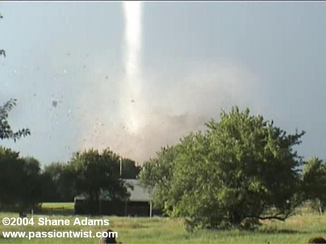 #OTD 19 years ago. #kswx #tornado #TOTY #passiontwist #tornadohunting

LINK: youtube.com/watch?v=tqI19t…