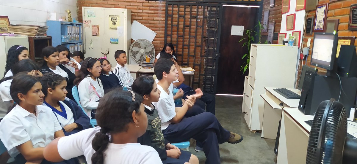 #Hoy Inteligencia emocional cine foro desarrollándola desde la niñez para crear futuras generaciones inteligentes. Aplicándola  en sus proyectos estudiantiles  6to  grado  docente Claudimar Gómez @ueejmalvarezjaramill <a href="/_LaAvanzadora/">Yelitze Santaella</a> <a href="/leivi24/">Leivi/Oceanía</a> <a href="/pedrogordon2121/">Pedro Gordon</a>