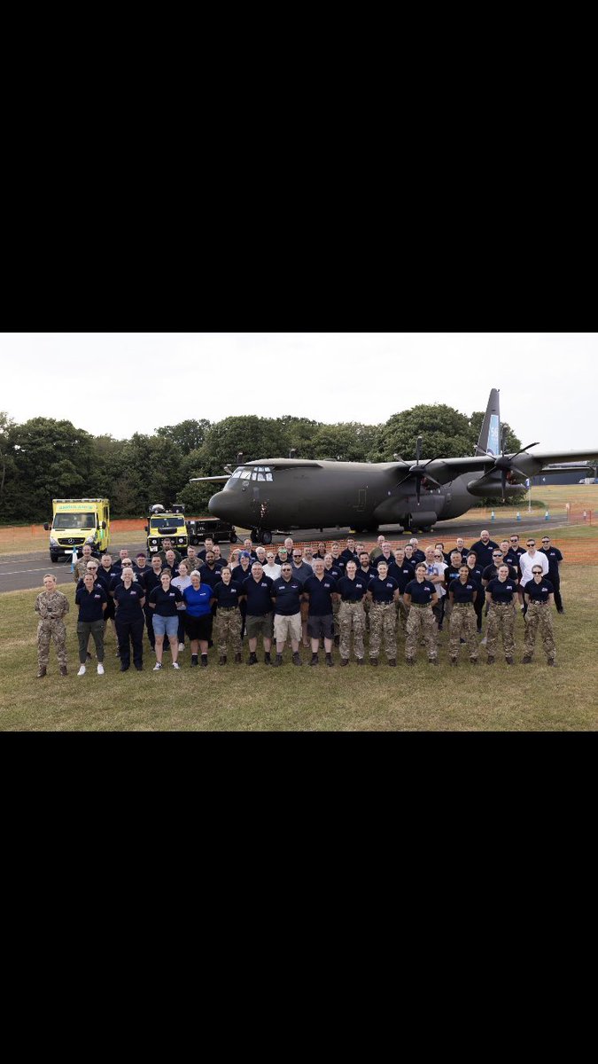 scrumpy_nurse's tweet image. These awesome civilian #paras #techs #nurses #PAs volunteered alongside fab @RoyalAirForce medics &amp;amp; Drs providing medical cover for 5000 visitors to @cosfordairshow this weekend treating the injured and sick. Next stop @airtattoo @JonathonLowe @DMS_MilMed @mariabyford #DreamTeam