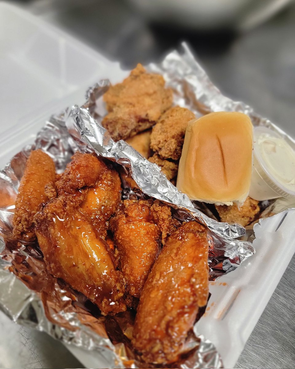 CertifiedPies's tweet photo. Truth &amp; Homestyle Wings 😋❤️#pizzeria #freshdough #cheese #pizza #wings #chefsalads #loadedfries #chicken #pizza #yummy #tasty #delicious #littlerock #fyp #foodie #fypシ゚#viral #foodie #fyp https://t.co/VfJJofjI5q
