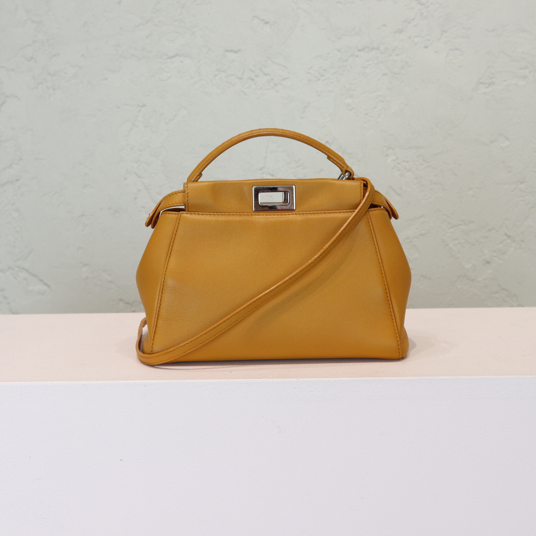 BagReligion's tweet image. New in and available for shipping now! ✨

The Fendi Peekaboo in Mustard Yellow Mini with Silver Hardware is in Great Condition. 

DM to shop or head to our website via the link in our bio.

#luxuryconsignment #torontoconsignment #Luxuryresale #gtaconsignment #secondhandfirst #c