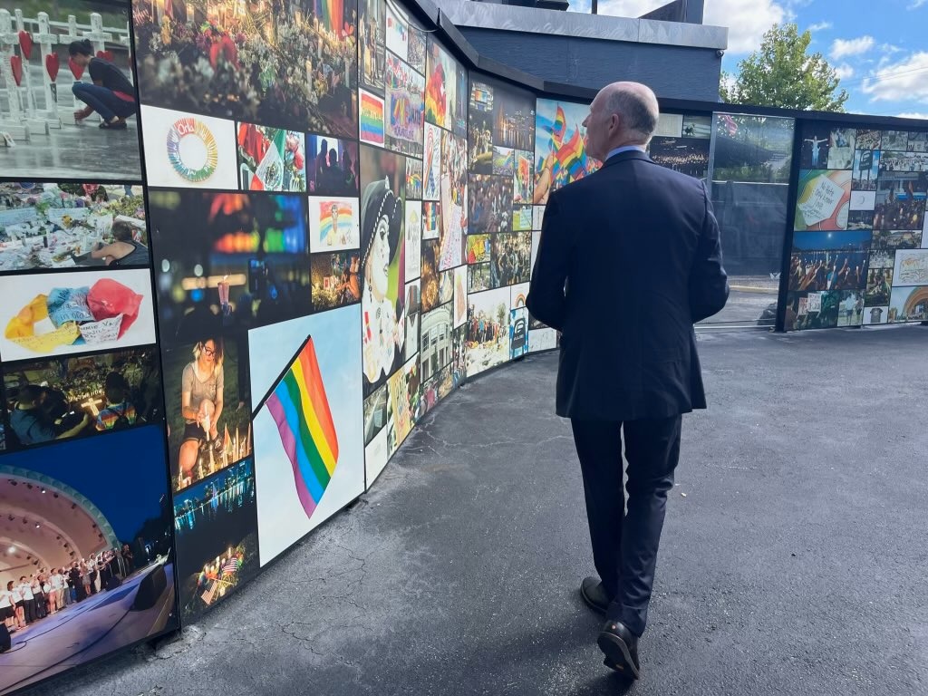 SenRickScott's tweet photo. 7 yrs ago today, we lost 49 innocent lives in an attack on the city of Orlando, our Hispanic community and our LGBTQ community in an act of evil terrorism. But this act of evil, meant to break us and spread hate into the world, had the opposite effect. 

Today, we honor the memory of those 49 innocent lives and renew our steadfast commitment to fight against the evil and hate that took them from us. #Pulse