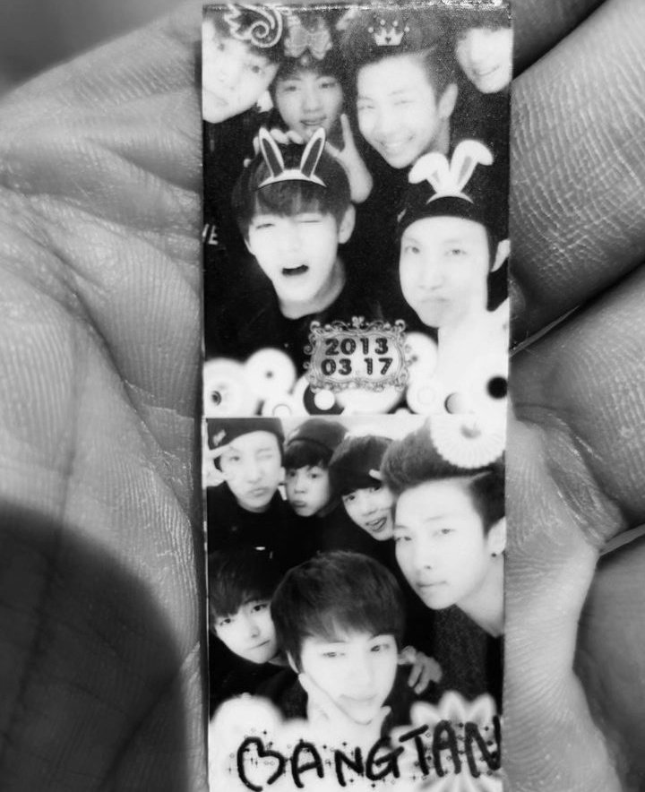 boraborahae__7's tweet photo. Happy 10th anniversary boys. Its the 1st anniversary where 7 is incomplete. Its already been  10 yrs  time flies really fast and still im really thankfull and grateful to you as always. Thank you for being together for 10 years and more to go. @bts_bighit 
#10yearswithBTS https://t.co/khz6KiNuHQ
