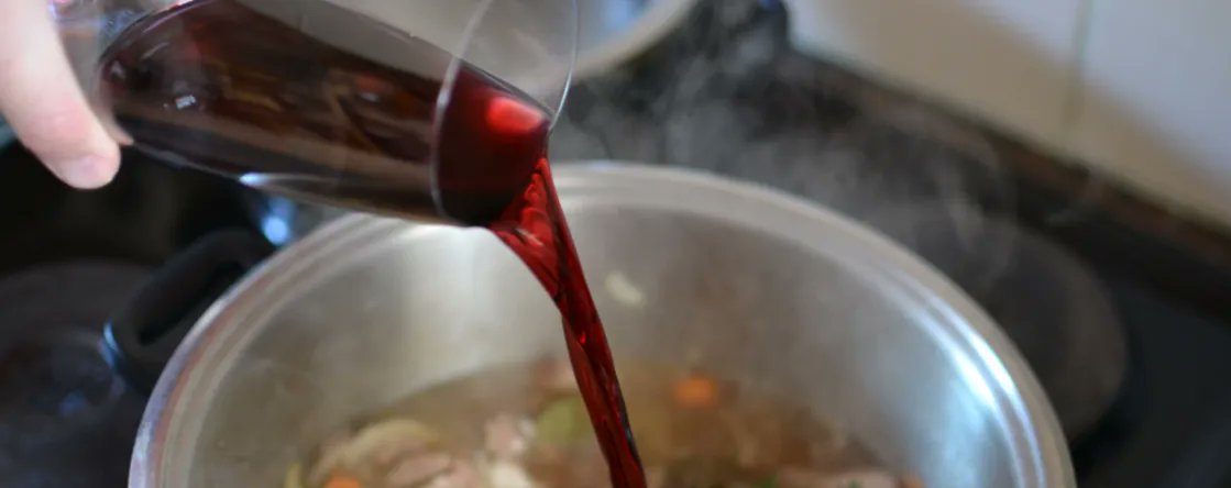 Boozy_Foodie's tweet image. This weather has got me craving #Smulpape #SocialSavage&apos;s &quot;Beef and Stilton Pie&quot;!  Yum!

#PieWeather #BeefAndStiltonPie #KitchenAtTheEndOfTheUniverse #MondayMemories

socialsavage.co.za/2017/06/12/kit…