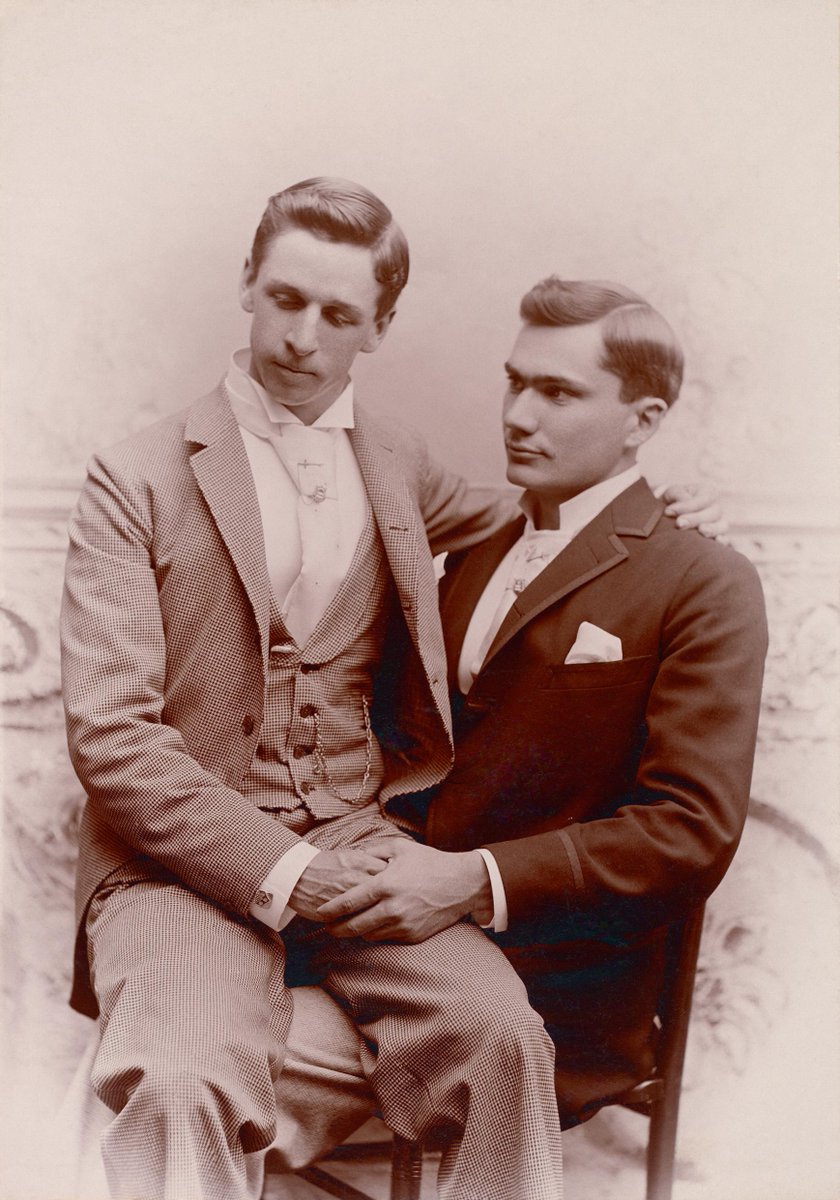 artnet's tweet photo. The exhibition “Loving,” drawn from an extraordinary collection of several thousand anonymous photographs depicting men in love, is on view exclusively in Geneva, through the MAH (@mahgeneve), at the Musée Rath.

Learn more: https://t.co/jRQHPb73rs https://t.co/lZ5JQ1Iz3G