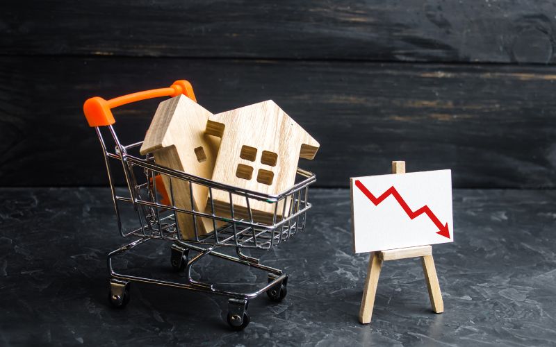 RealEstateFVBC's tweet photo. Canada's post-pandemic housing shift is real! 

Read this post to learn more about Canadian trends in homeownership post pandemic. https://t.co/CKkm99hV8V https://t.co/RvevsSQc3x