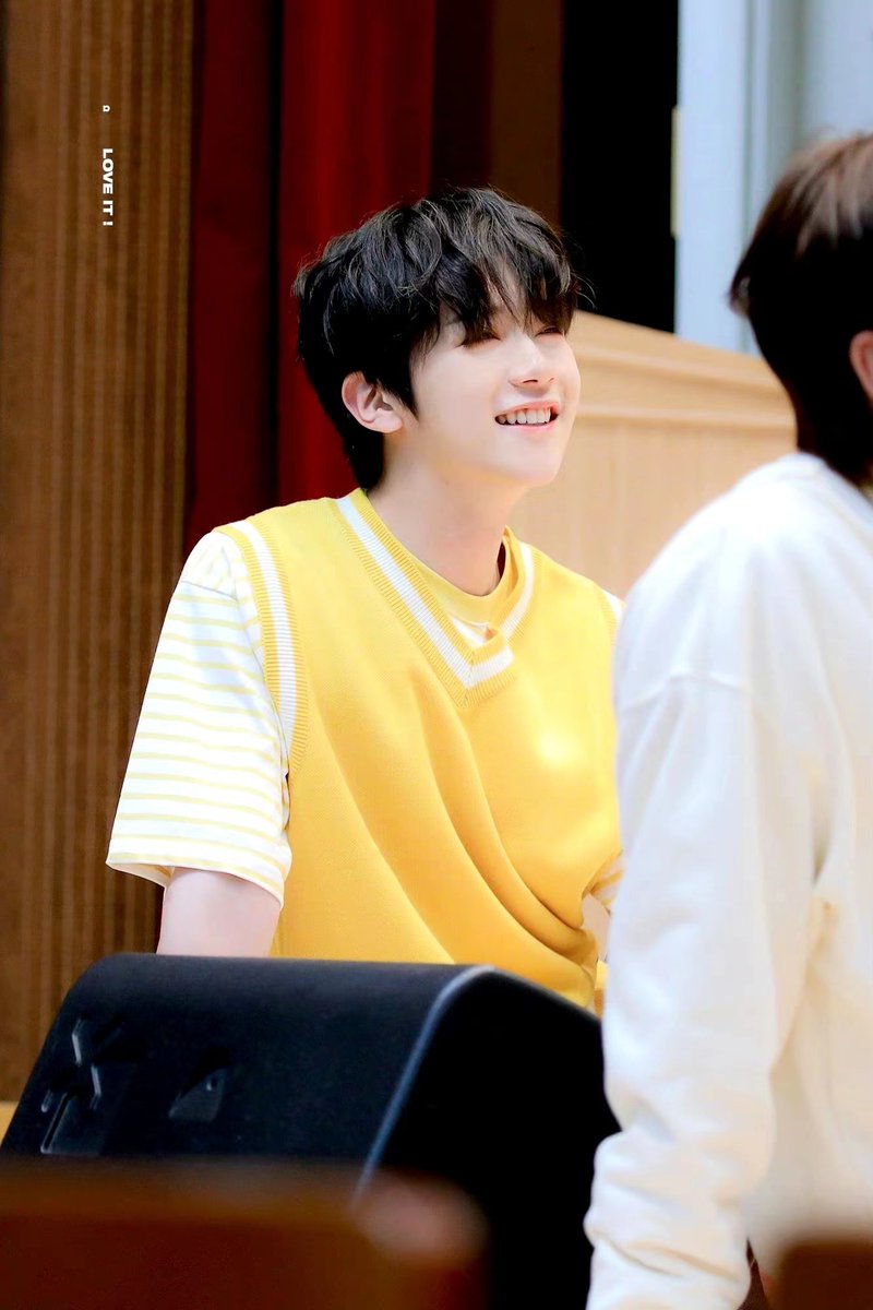 Karry3660326853's tweet photo. #Best_Boy_Yechan #YECHAN #예찬 #OMEGA_X #오메가엑스
留住初见时的刹那惊艳，
少年心动只此人间
挽住韶光心思念念，
难忘风吹过眉梢的夏天。
遇见清白日光，
放于眉间心上。
宝贝晚安，明天会是新的一天 https://t.co/IOWBJemSda
