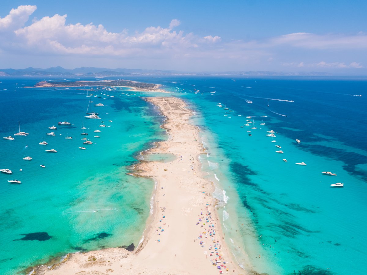 Heymondo_it's tweet photo. Spiagge bianchissime e acqua turchese nel nostro Mar Mediterraneo 💙Che isola è?
Indizio: non è italiana.
Ti aspettiamo nei commenti🕵️
#Isole #Indovina #Mediterraneo #MeteEstive https://t.co/fljwTFi8HW
