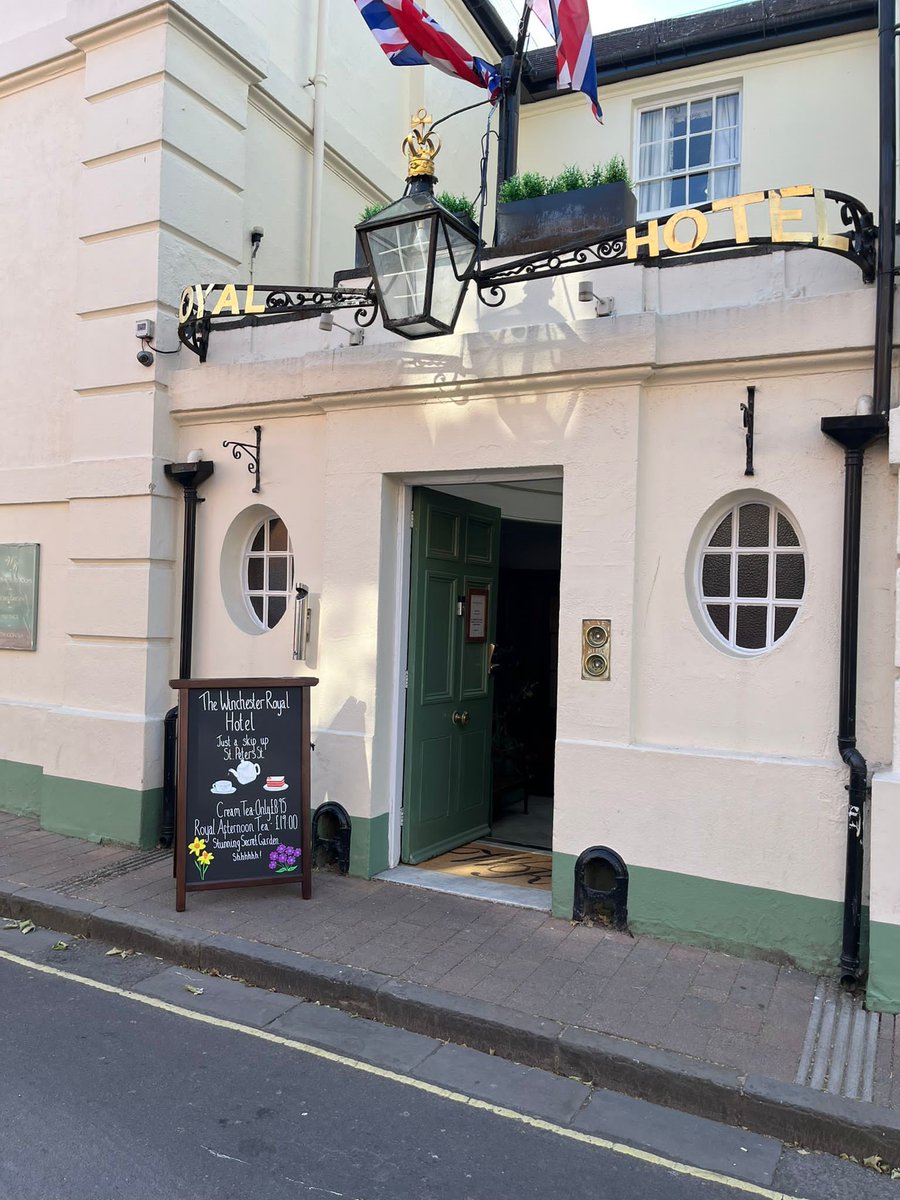 Have you treated yourself to our Afternoon Tea? Book here: shorturl.at/kvAHJ

#winchesterroyal #castlebridgehospitality #winchester #afternoontea