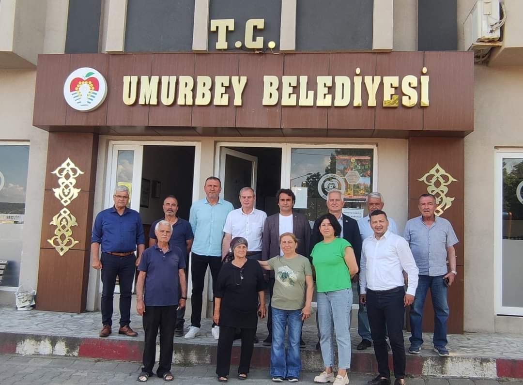 CHP Çanakkale Milletvekilimiz Sn.İsmet GÜNEŞHAN Belediye Başkanımız Dr.Erdal DOĞAN'ı ziyaret etti. Sn.GÜNEŞHAN'ı makamında ağırlayan Başkan DOĞAN, bu nazik ziyaret için kendilerine teşekkür etti.