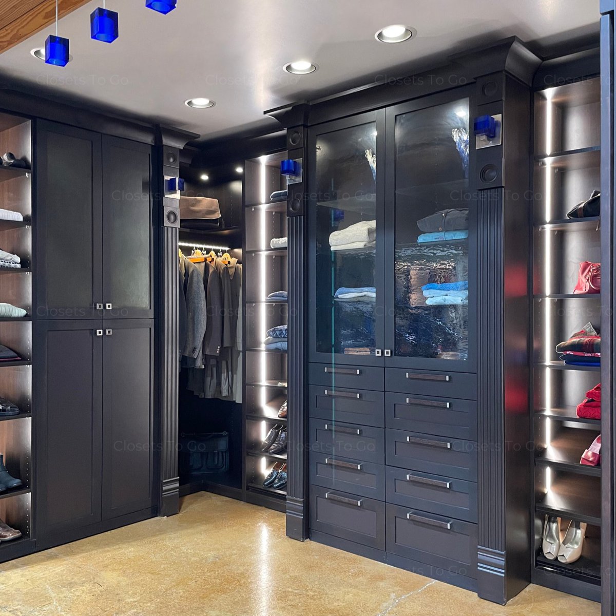 ClosetsToGo's tweet image. Tag any men you know who could use a closet upgrade in the comments section below. Sharing this post with them could be the first step towards discovering the closet they need. 🤩 #CustomCloset #ClosetMakeover #ClosetDesign #MensCloset #DIYCustomCloset

closetstogo.com/request-design…