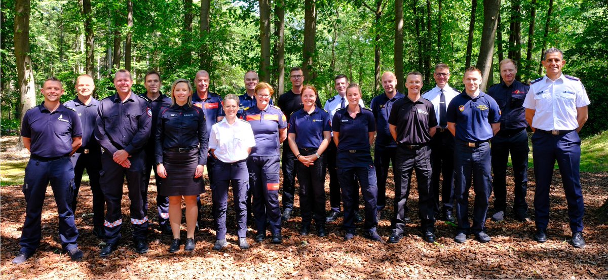 NIPV_NL's tweet photo. Deze week buigen 19 brandweerofficieren zich over strategische vraagstukken die van belang zijn voor de brandweer in Europa, nu en in de toekomst. Deelnemers uit 11 landen doen mee aan het vijfdaagse Officer Development Program, initiatief van @FEUorg, gefaciliteerd door NIPV https://t.co/auavJs8SQC