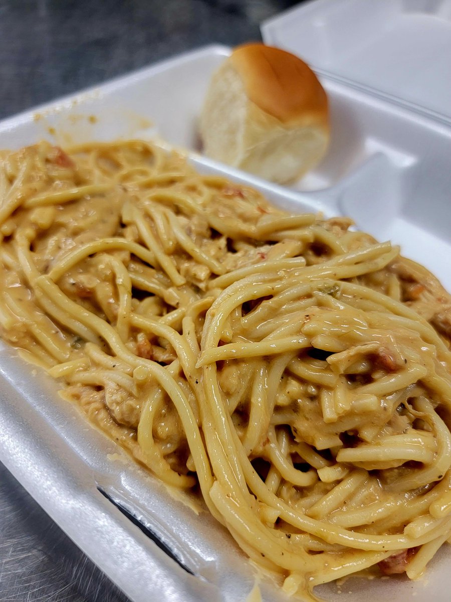 CertifiedPies's tweet photo. Pasta Sunday Was A Hit Again! Chicken Spaghetti Went Out The Door! pizzeria #freshdough #cheese #pizza #wings #chefsalads #loadedfries #chicken #pizza #yummy #tasty #delicious #littlerock #fyp #foodie #fypシ゚#viral #foodie #fyp https://t.co/a6GCFrdqEs