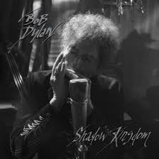 Musique de vieux débris. Bob Dylan avec son nouvel opus Shadow Kingdom reproduit ce qu’il a fait de mieux dans les 25 dernières années comme sur Time Out Of Mind, du blues crasseux et emboucané. 🦄🦄🦄1/2