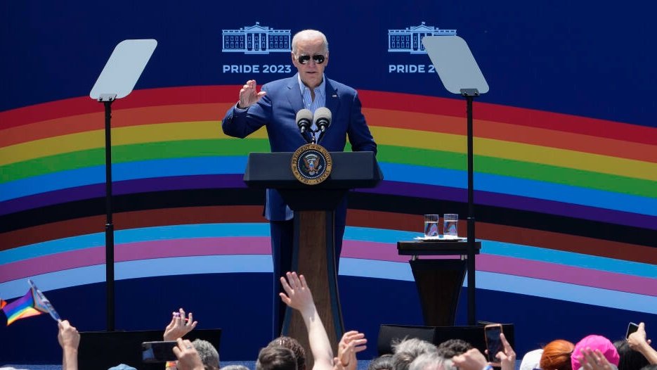 من الواضح أن العد التنازلي لزوال أمريكا قد بداء لأن الله سبحانه وتعالى يقول {وإذا أردنا أن نهلك قرية أمرنا مترفيها ففسقوا فيها فحق عليها القول فدمرناها تدميرا }
#أمريكا_رمز_الشذوذ