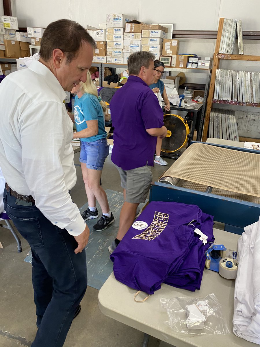 JeffLandry's tweet photo. We stopped by Bayou Apparel in Baton Rouge today to watch them print their #Geauxmaha shirts. Bayou Apparel is one of only a few official LSU licensed small businesses in the area. We always support our Louisiana small businesses! #GeauxTigers https://t.co/jH56YF6ghd