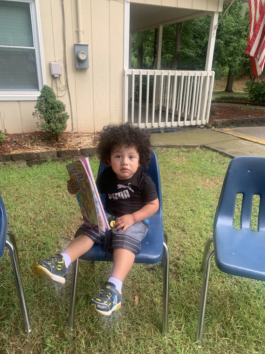 teaching_happy's tweet image. A wonderful morning sharing the gift of reading with CCSD students and future students!  @CatherineHead15 and I loved giving books to these great kids! #CCSDreads