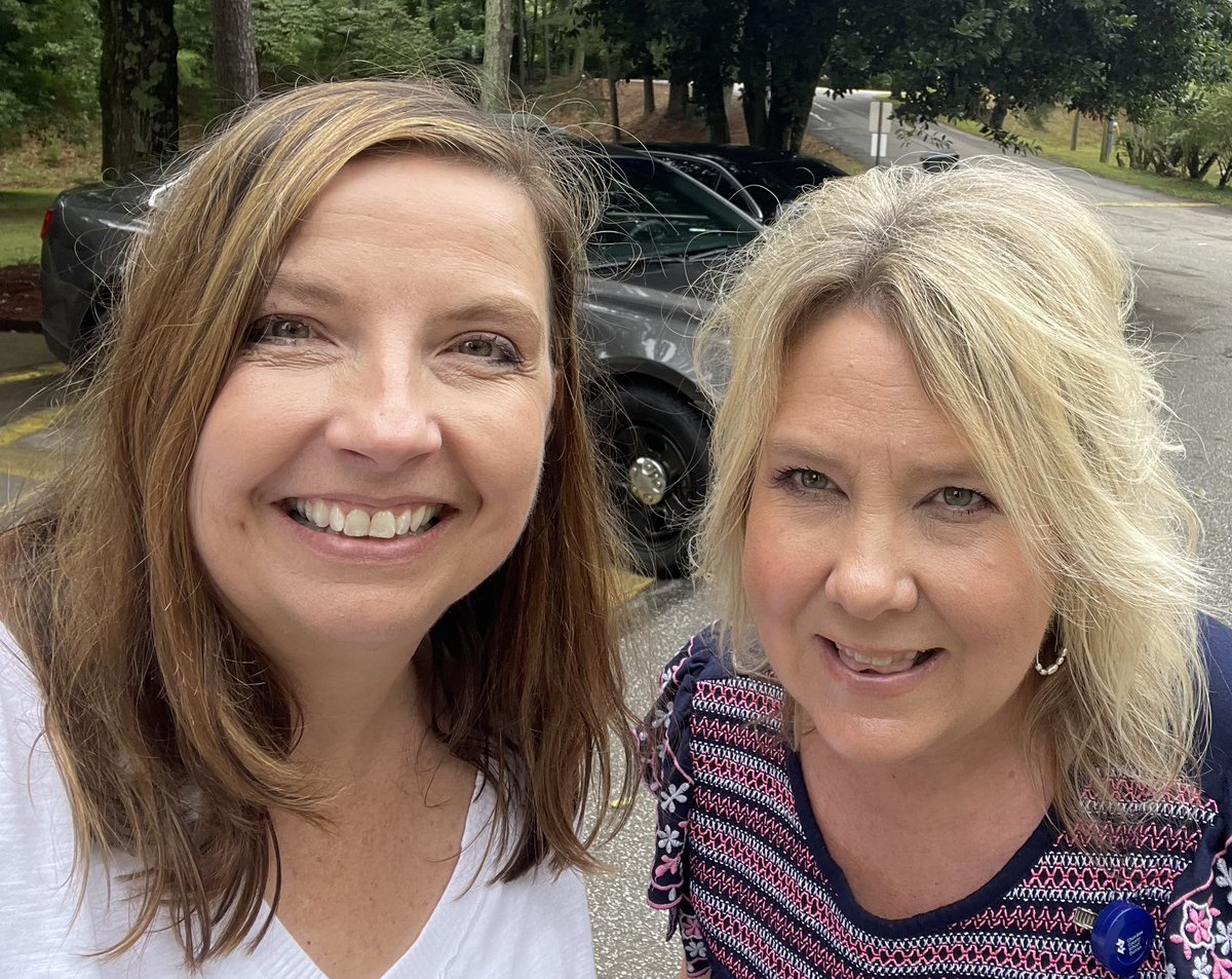 teaching_happy's tweet image. A wonderful morning sharing the gift of reading with CCSD students and future students!  @CatherineHead15 and I loved giving books to these great kids! #CCSDreads