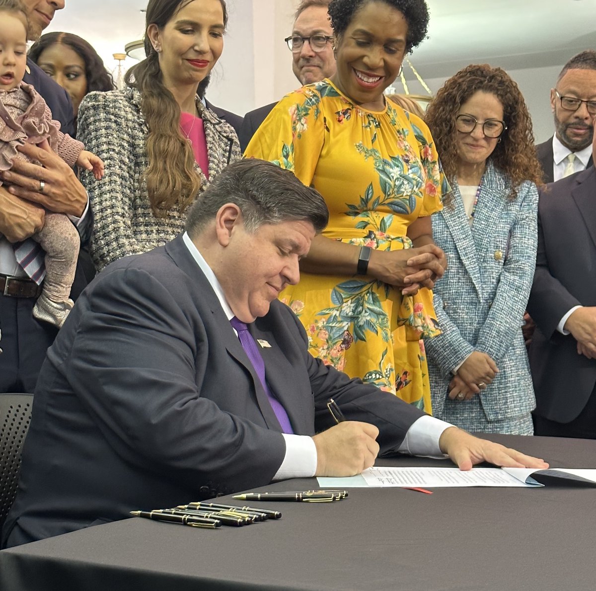IllLibraryAssoc's tweet photo. Today marked a significant milestone as HB 2789 was officially signed into law. @GovPritzker and @ILSecOfState, thank you for your steadfast support of #libraries! https://t.co/dEONFrap2J