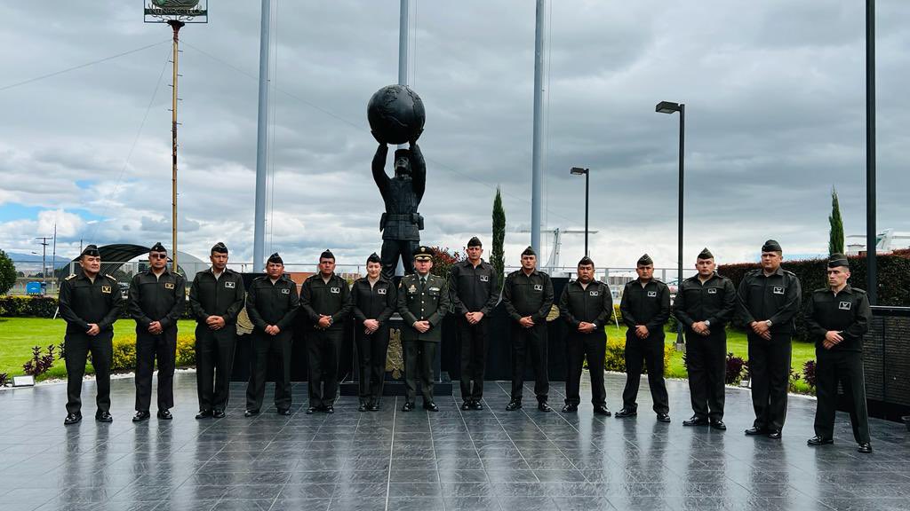 PoliciaColombia's tweet photo. Hombres y mujeres policías se referenciarán internacionalmente gracias a la cooperación bilateral de Colombia y Ecuador. Un intercambio de profesionalismo entre policías encaminado a garantizar la seguridad de los países hermanos. Proteger los derechos de los ciudadanos nos une. https://t.co/sj26IzsxfG