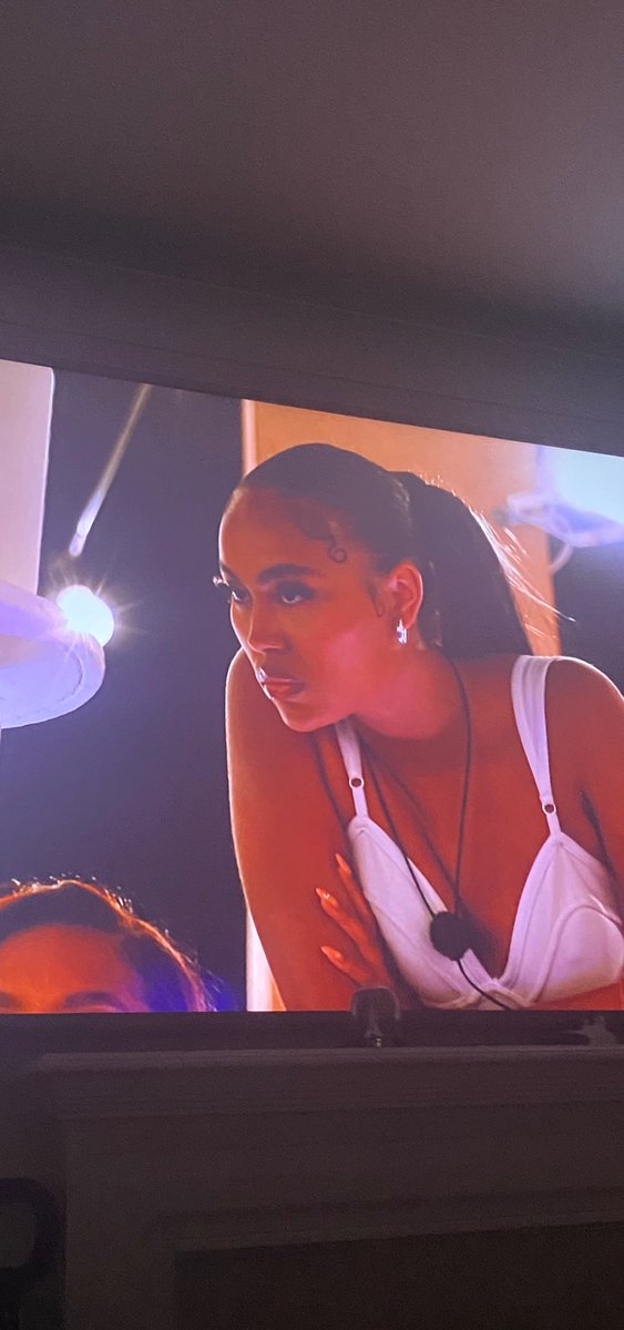 Patrica07803936's tweet photo. If looks could kill😂😂  #LoveIsland https://t.co/f3RtwGZnAz