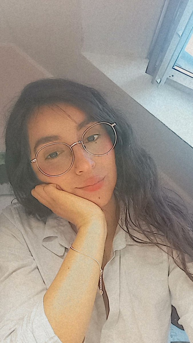 ItzelRosasC's tweet photo. Después de 6 meses alcanzamos los 29 grados. 

#alemania #latina #selfie https://t.co/zGPHl8jczO