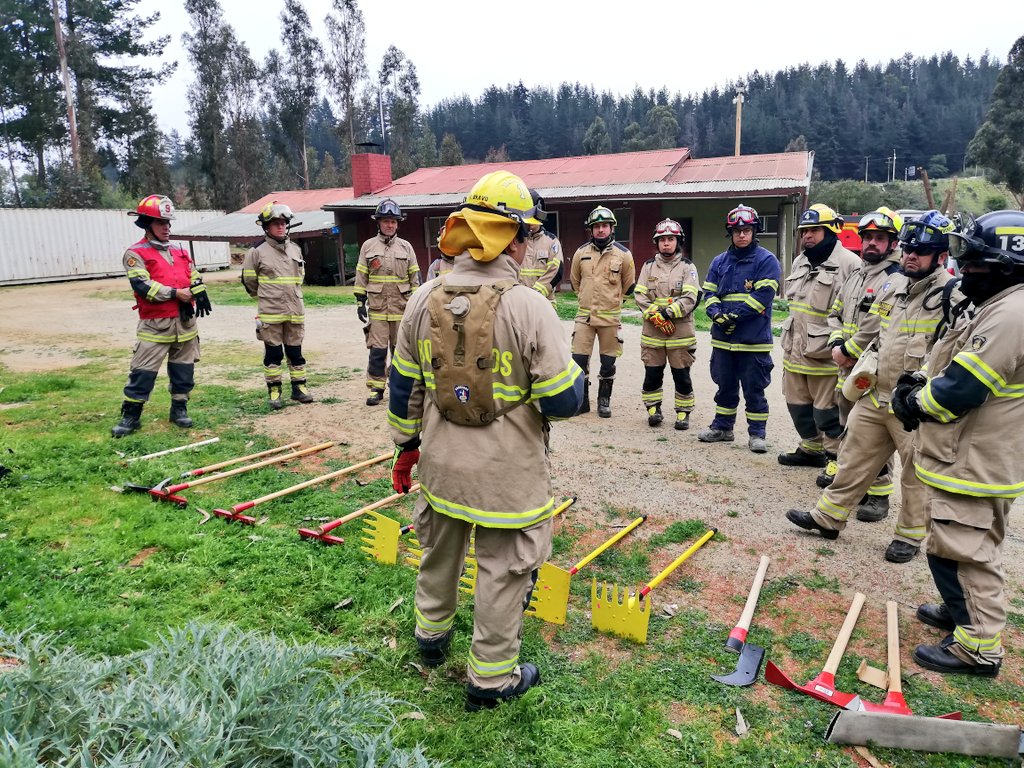 mmardoro's tweet photo. 🇨🇱🚒¿Eres bombera/o nivel operativo y asistes a incendios forestales?

Te invito a realizar el curso Control de incendios forestales de la @ANB_Chile

👇🏼Aquí el link
https://t.co/o8FG5nBgKB https://t.co/HPDOtzQwej