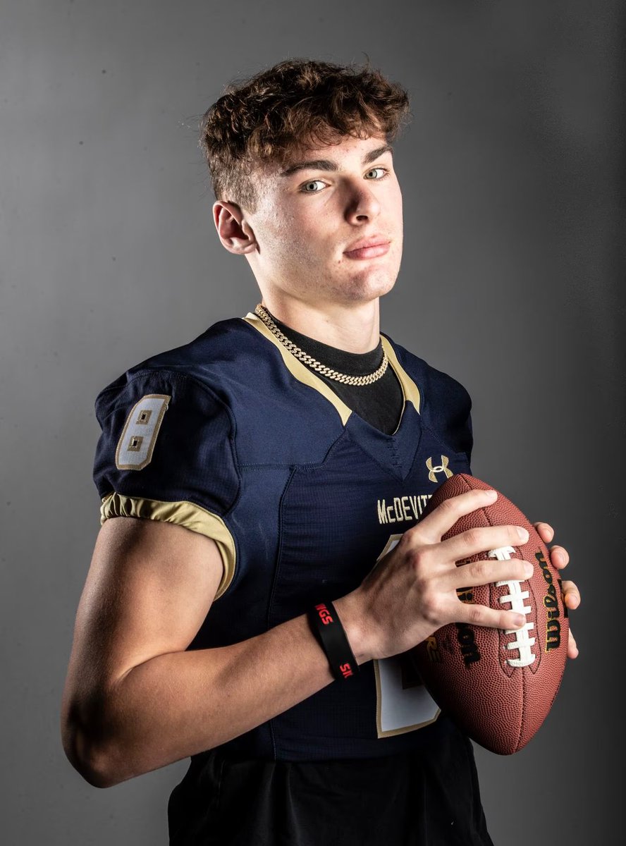 4GuysR's tweet photo. 🚨PREDICTION🚨

4🌟 Quarterback Stone Saunders

@cb1_thefiend - Kentucky
@sorkness_troy - Kentucky
@twill_2312 - Kentucky 

Top 20 player at his position. 2025 class has been to numerous Kentucky camps. Would be replacement to 2024 commit Cutter Boley https://t.co/RWJGBAaaf7