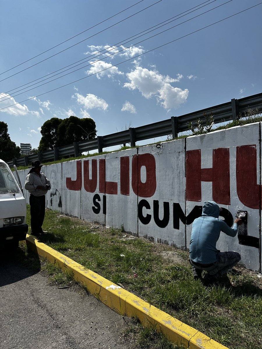 FernandaMddR's tweet photo. @HectorRodrigoMx Siguen sin respetar el patrimonio, volvieron a pintar el mismo puente el día de hoy a las 2:00 pm https://t.co/c0wTJJxcBQ