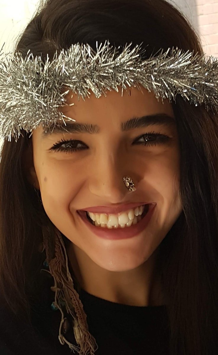 EdaDumer's tweet image. Sende gördüm en içten haliyle insana iyiki doğdun demenin güzelliğini hiç beklenti içinde olmadan ogünün güzelliğini pahalı hediye almamak için söz verip ama en iyisine layık tabi (Sevgininde) sonrası kavga tabii:)ve Kocaman Sarılış👩‍❤️‍👩
İki gözüm seneler Geçiyor🥺
İyikibeCanem🥀33