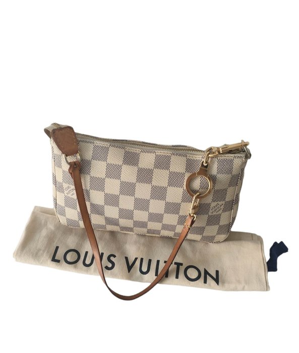 borsescarpedil1's tweet photo. https://t.co/OnjB1246IL
Bellissima borsa Louis Vuitton in pelle beige in buone condizioni con qualche piccolo segno di usura consegnata con dust bag... https://t.co/bu7YMMKzuL