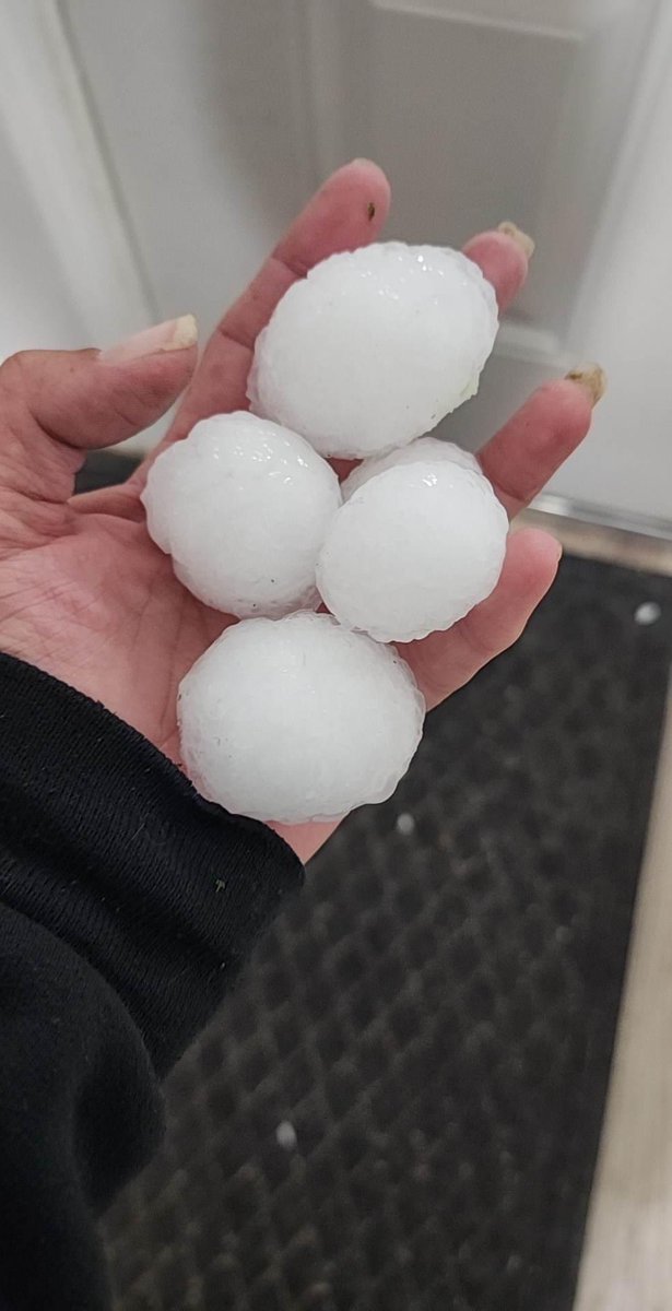 Canon City got blasted #COwx #SevereWx #Hail 

📸 Michelle Massey Ownbey